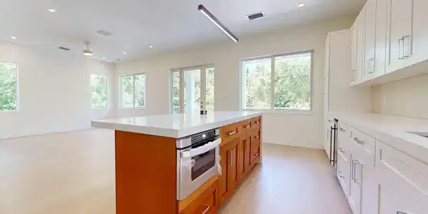 Image 2: 3