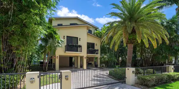 Image 2: Prestigious Buccaneer Point Estates