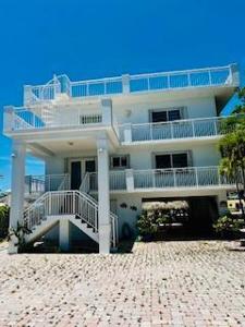 1122 Heron Road