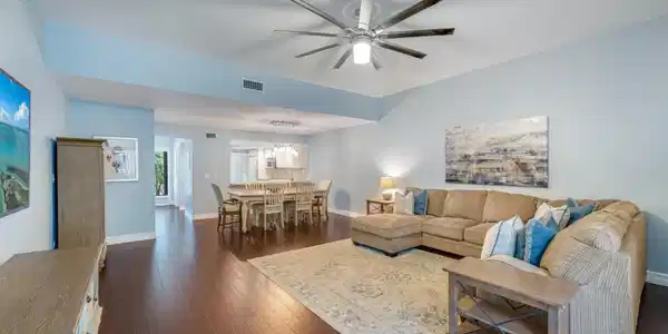 Image 4: Living and Dining Area