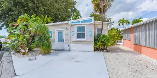 Image 2: 019-701SpanishMainDrive-unit28-CudjoeKey