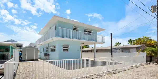 Image 4: Solid concrete construction