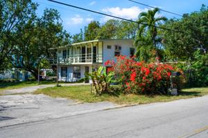 25 Seagate Boulevard