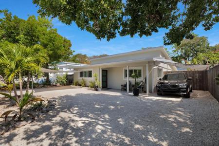 122 S Bay Harbor Drive