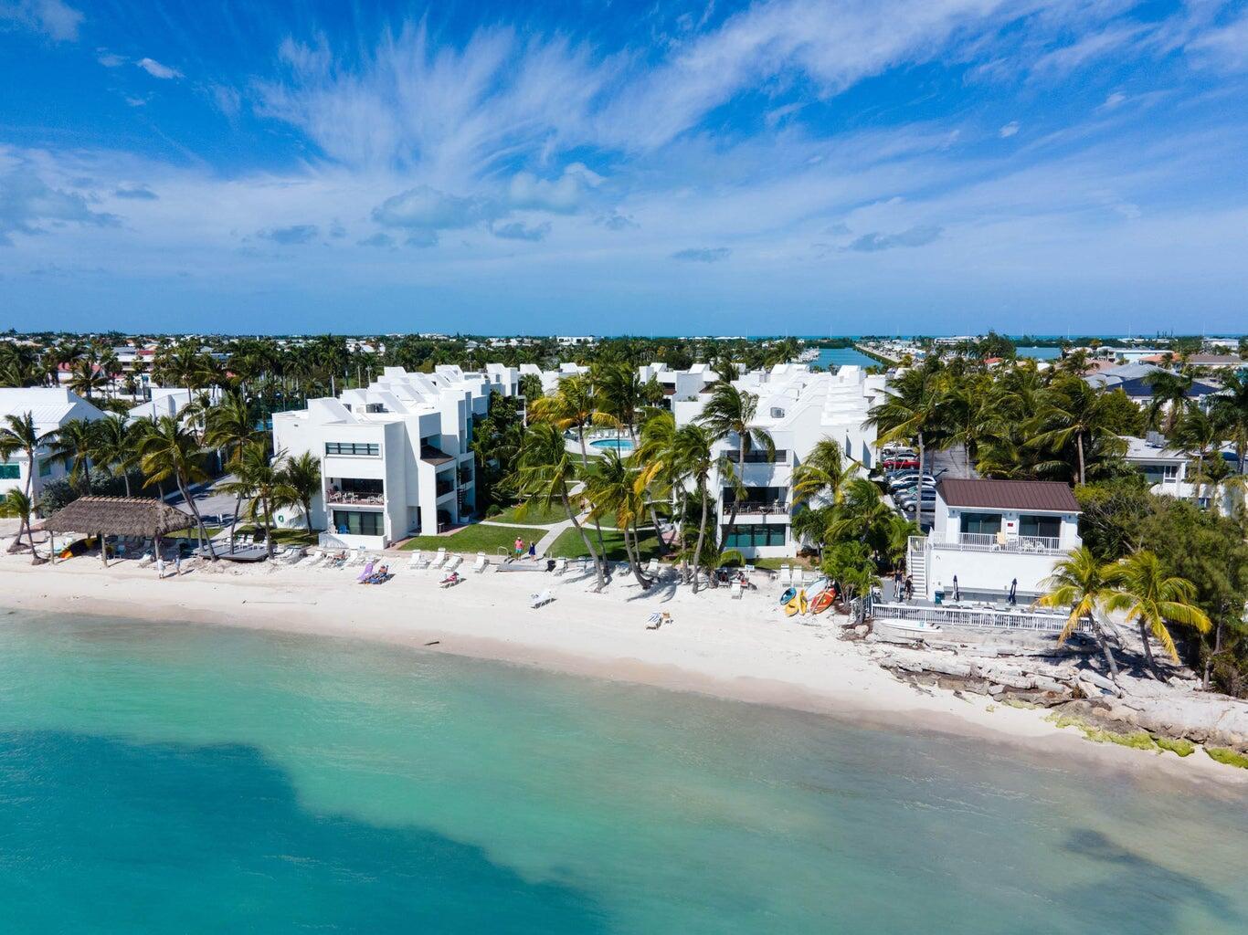 Image 4: Cay 410 Aerial to Beach
