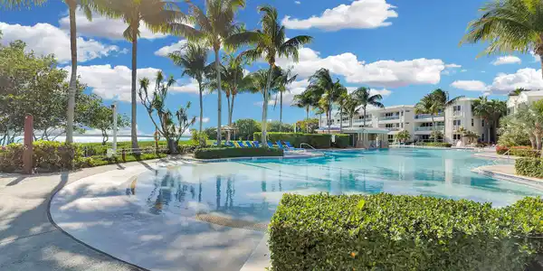 Image 3: Pool