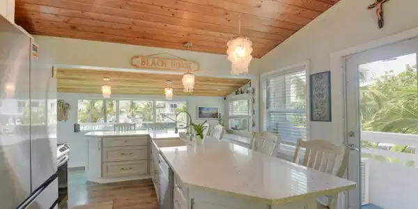 Image 3: Kitchen