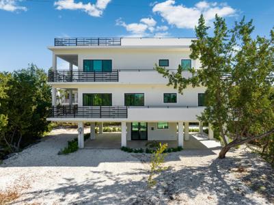 108 S Bahama Drive