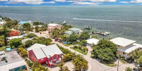 2825 Dolphin Drive