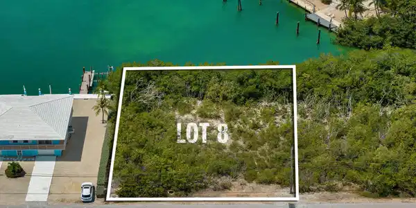 Lot 8 Avenida Primiceria