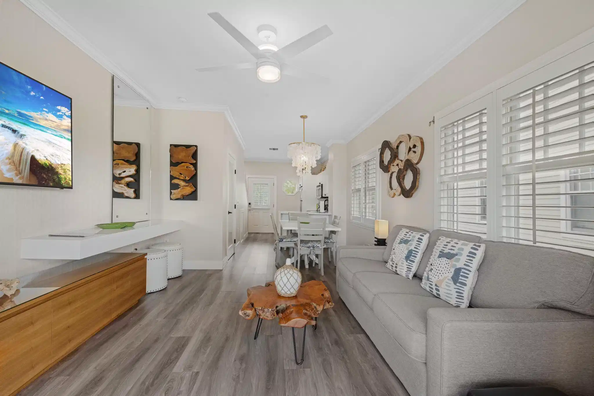 Image 1: Living area