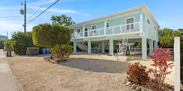 102 VENETIAN Drive