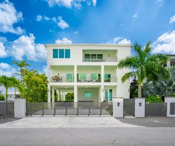 24 Floral Avenue