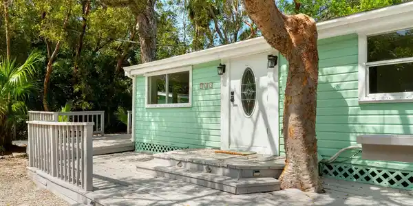 125 Tree Lane