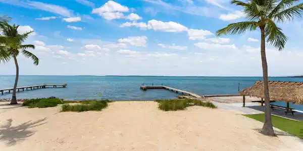 Image 2: Sandy Beachfront