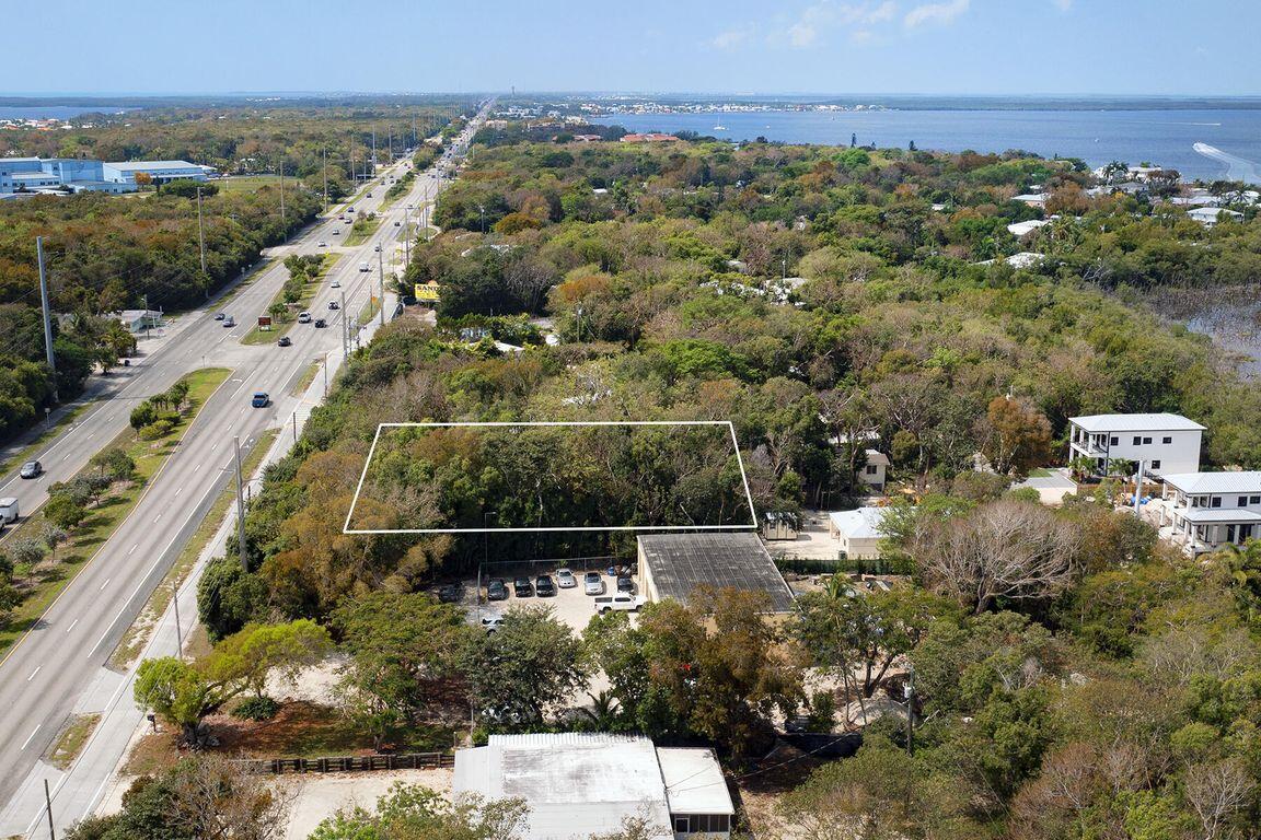 Image 2: lot2