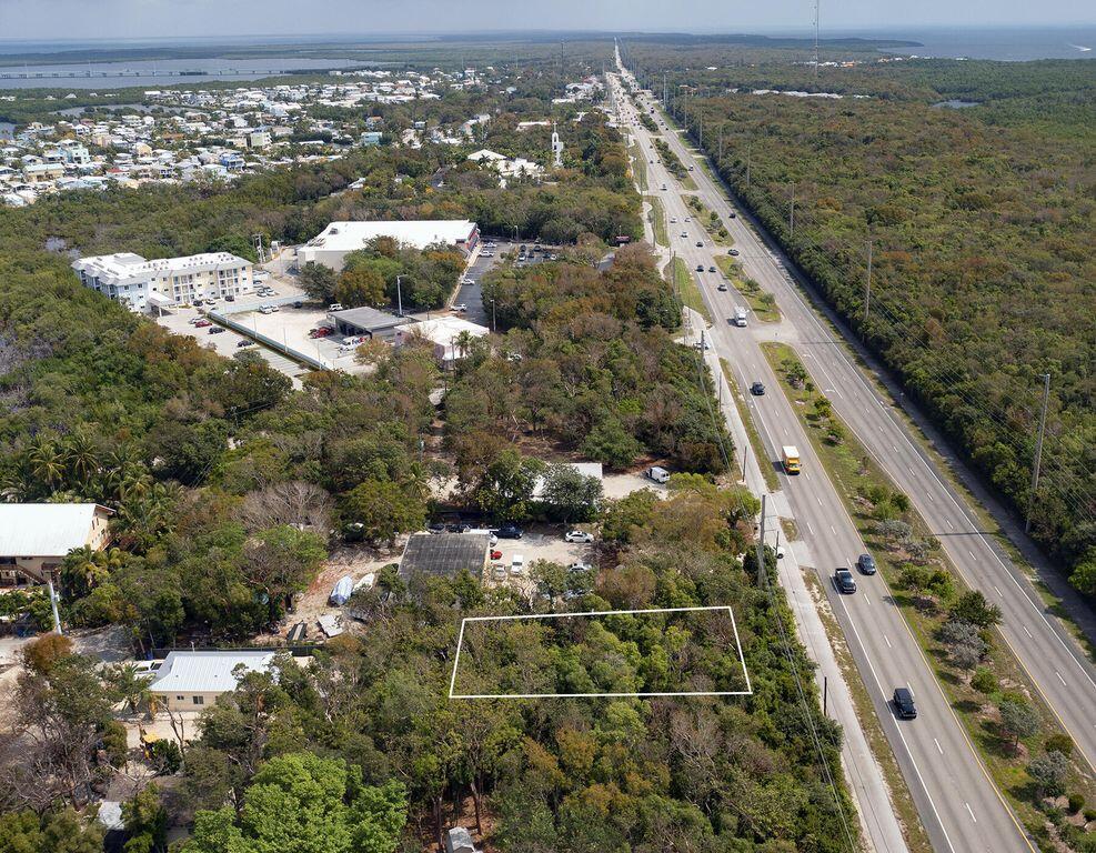 Image 4: lot4