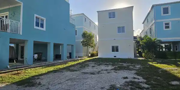 Image 2: Lot 68