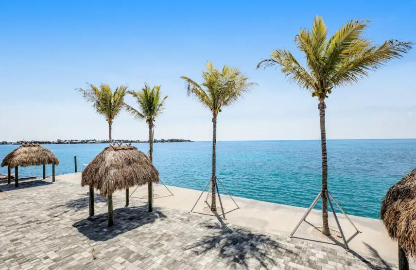 Image 4: Wide Open Ocean Views
