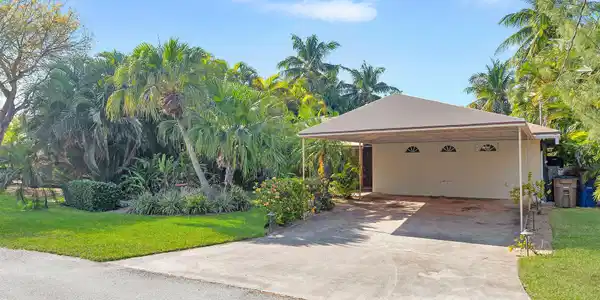 115 N Bahama Drive