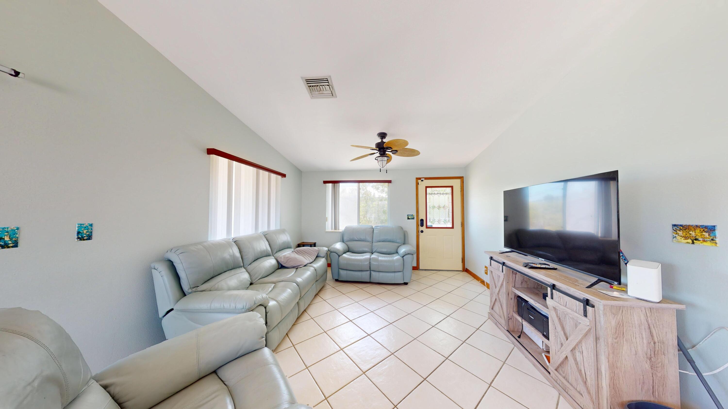 Image 2: Living area