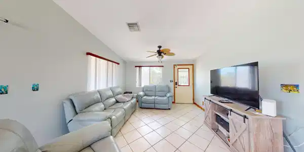 Image 2: Living area