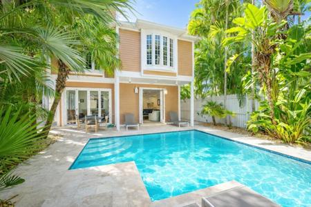 202 Admirals Lane