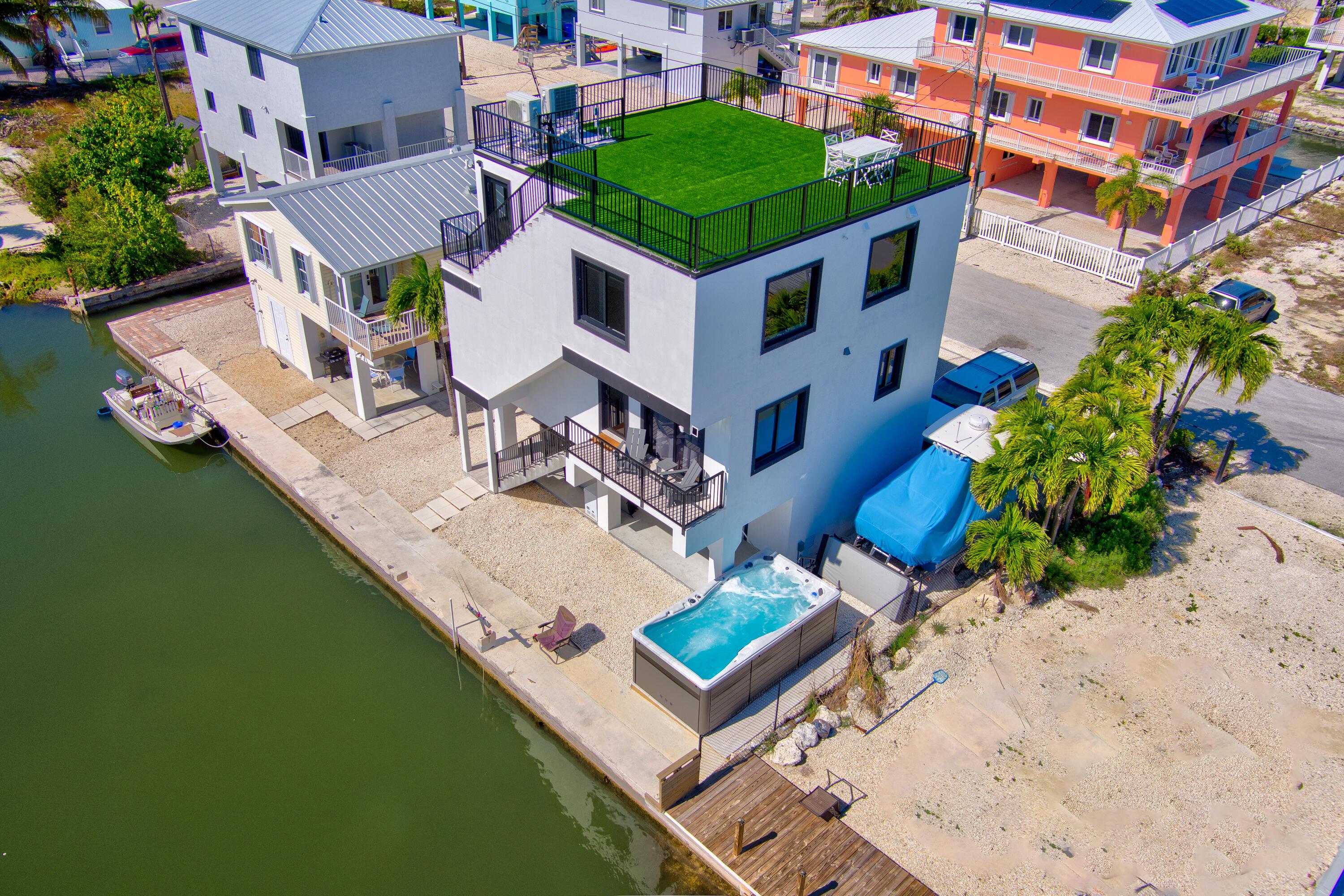 Image 3: aerial with swimspa 3