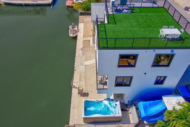 Image 4: aerial with swimspa 2