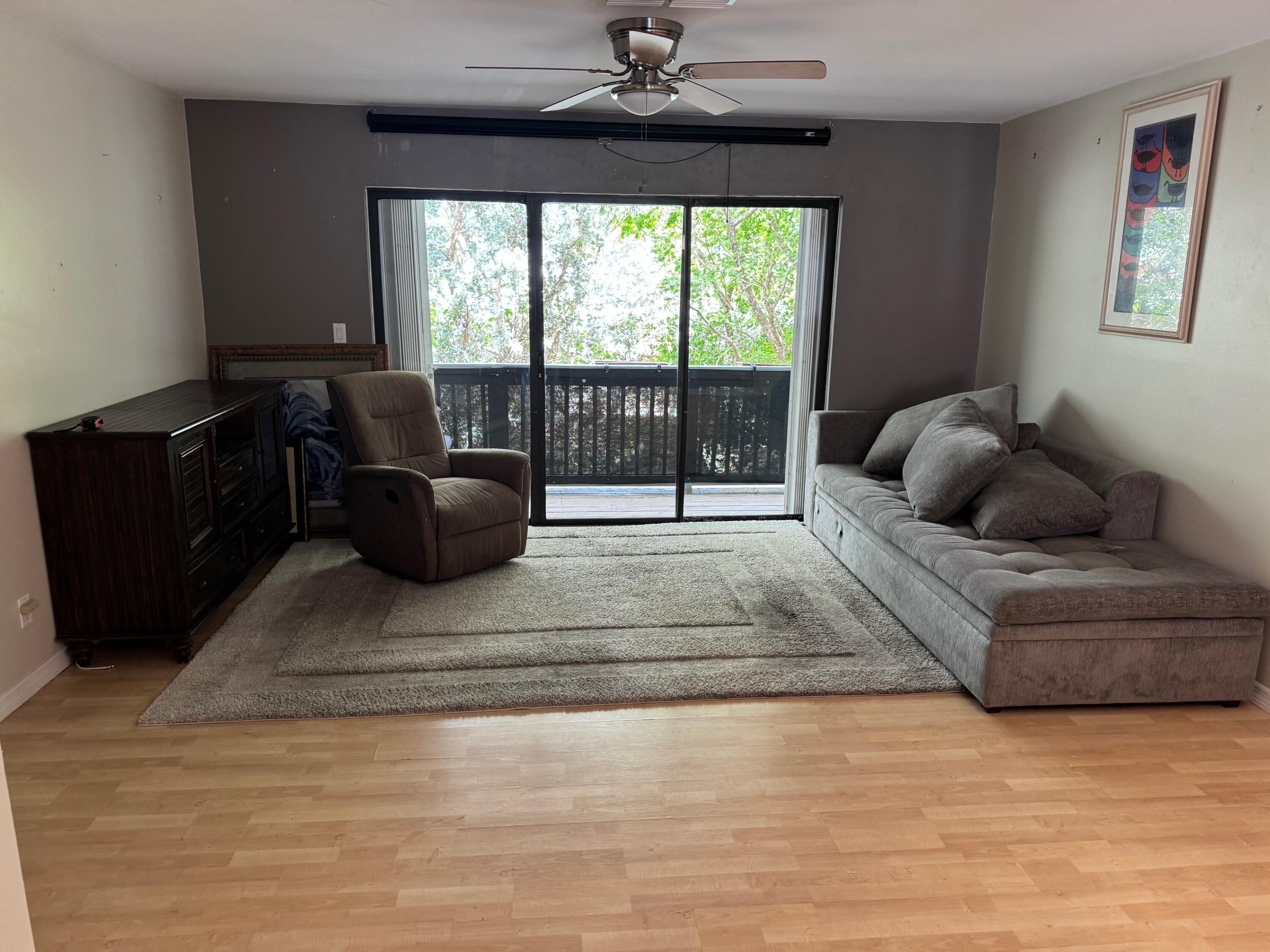 Image 3: BF Living room
