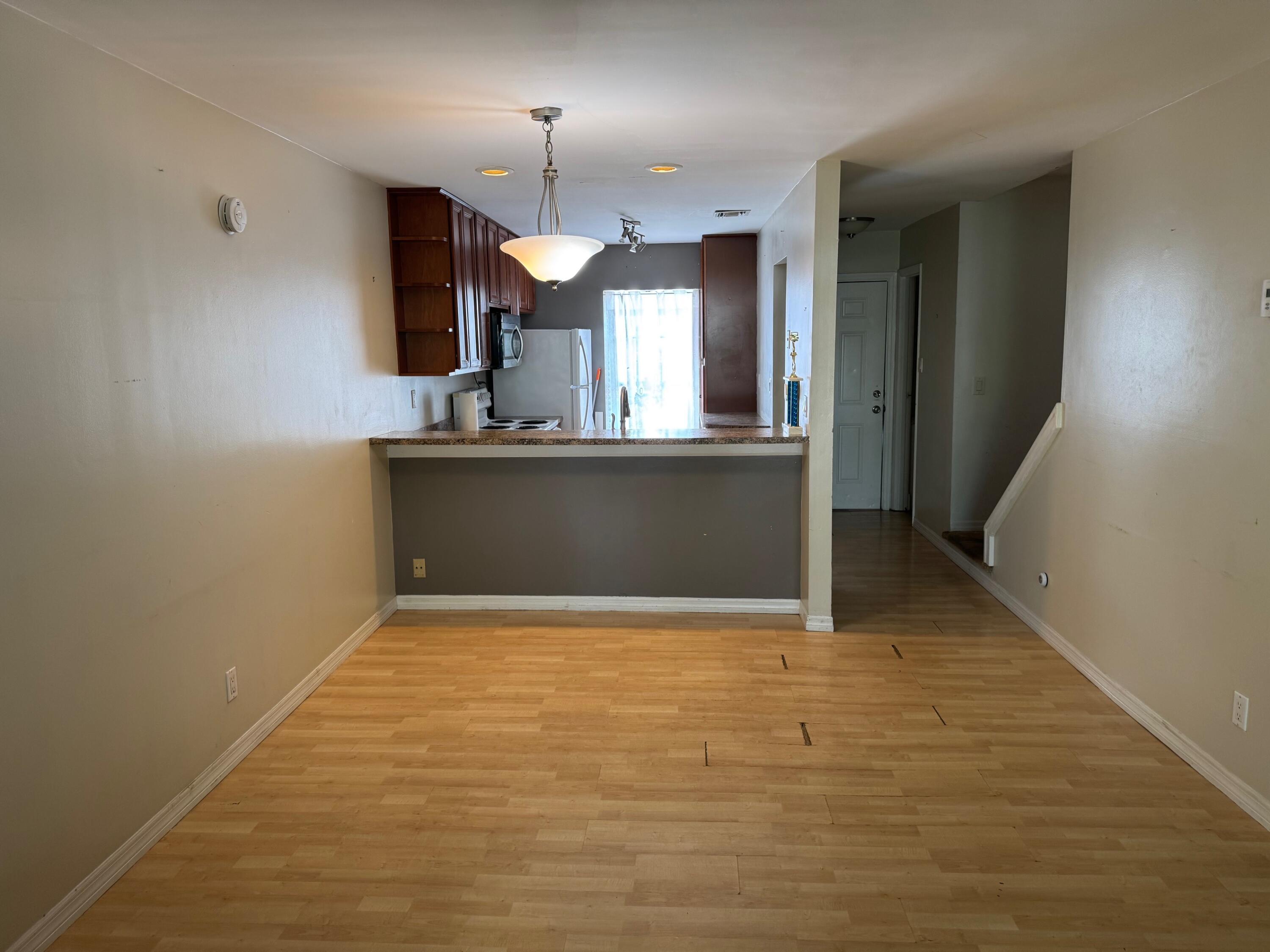 Image 4: BF dining room