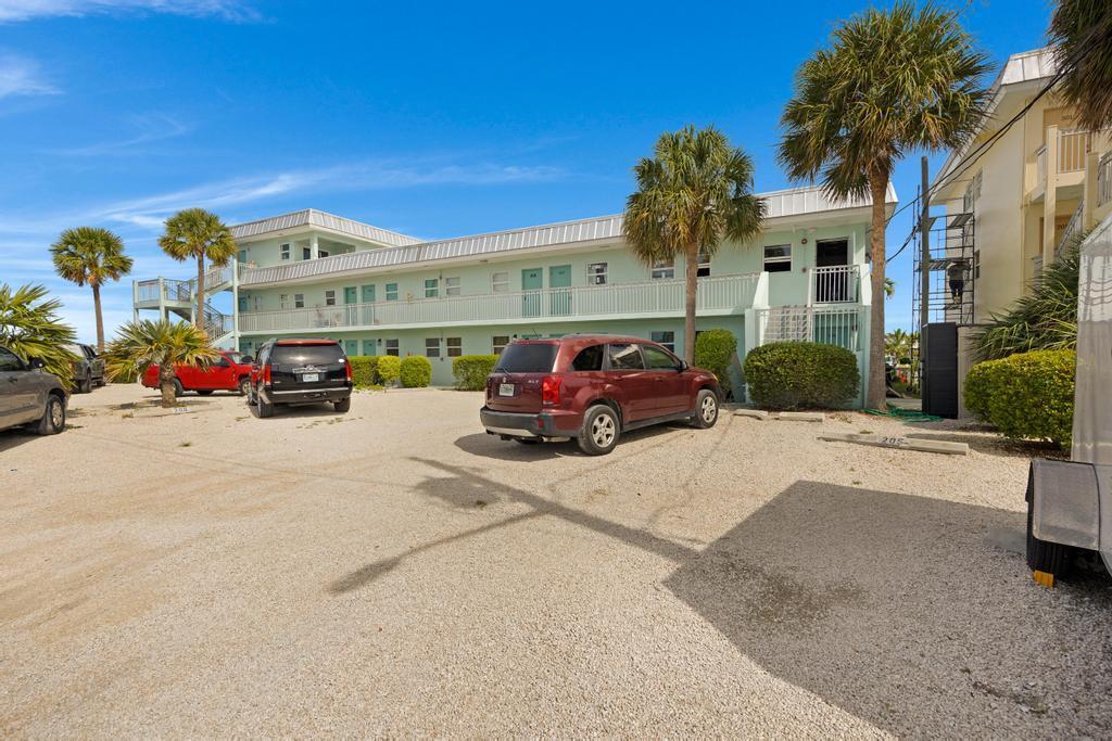 Image 4: Parking lot