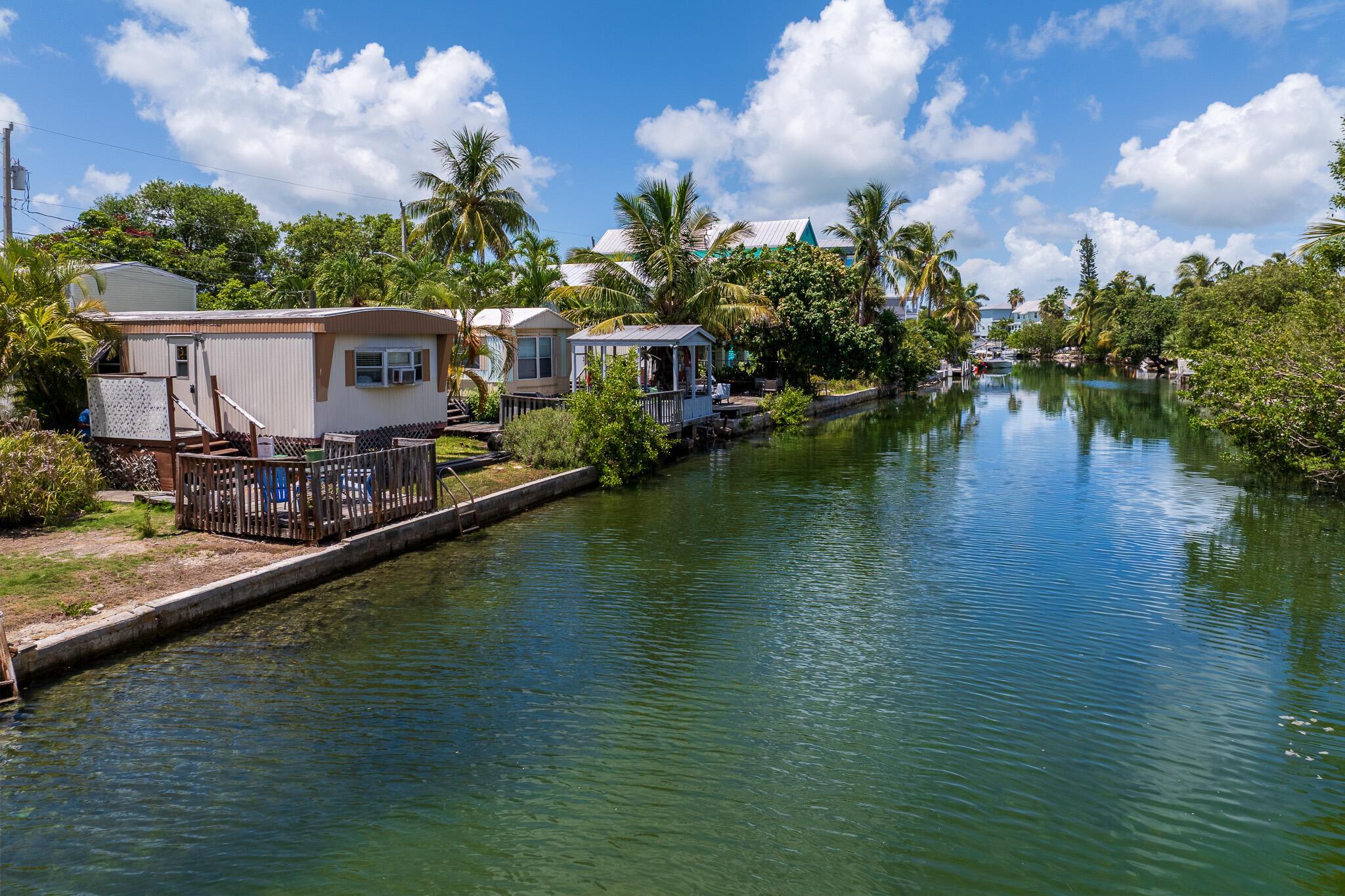 Image 4: Clear wide canal