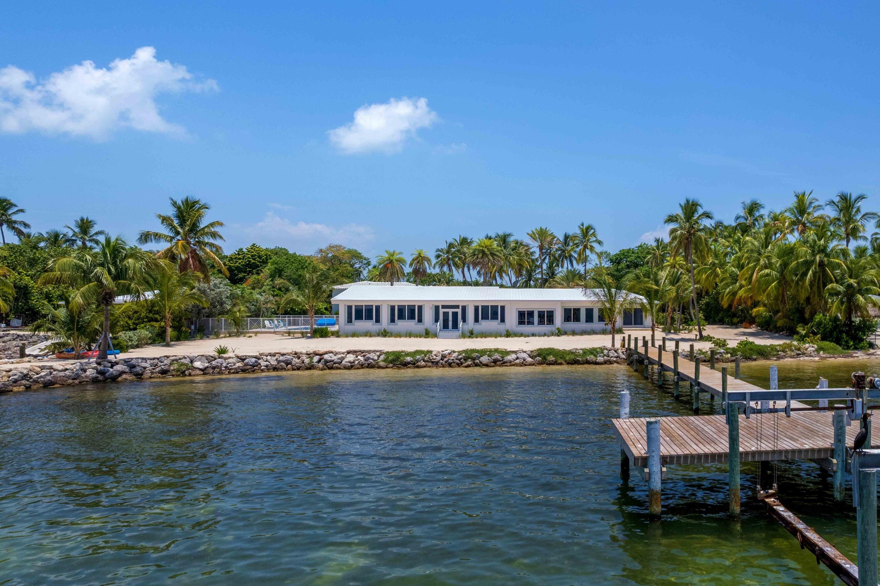 Image 2: 200' of Oceanfront