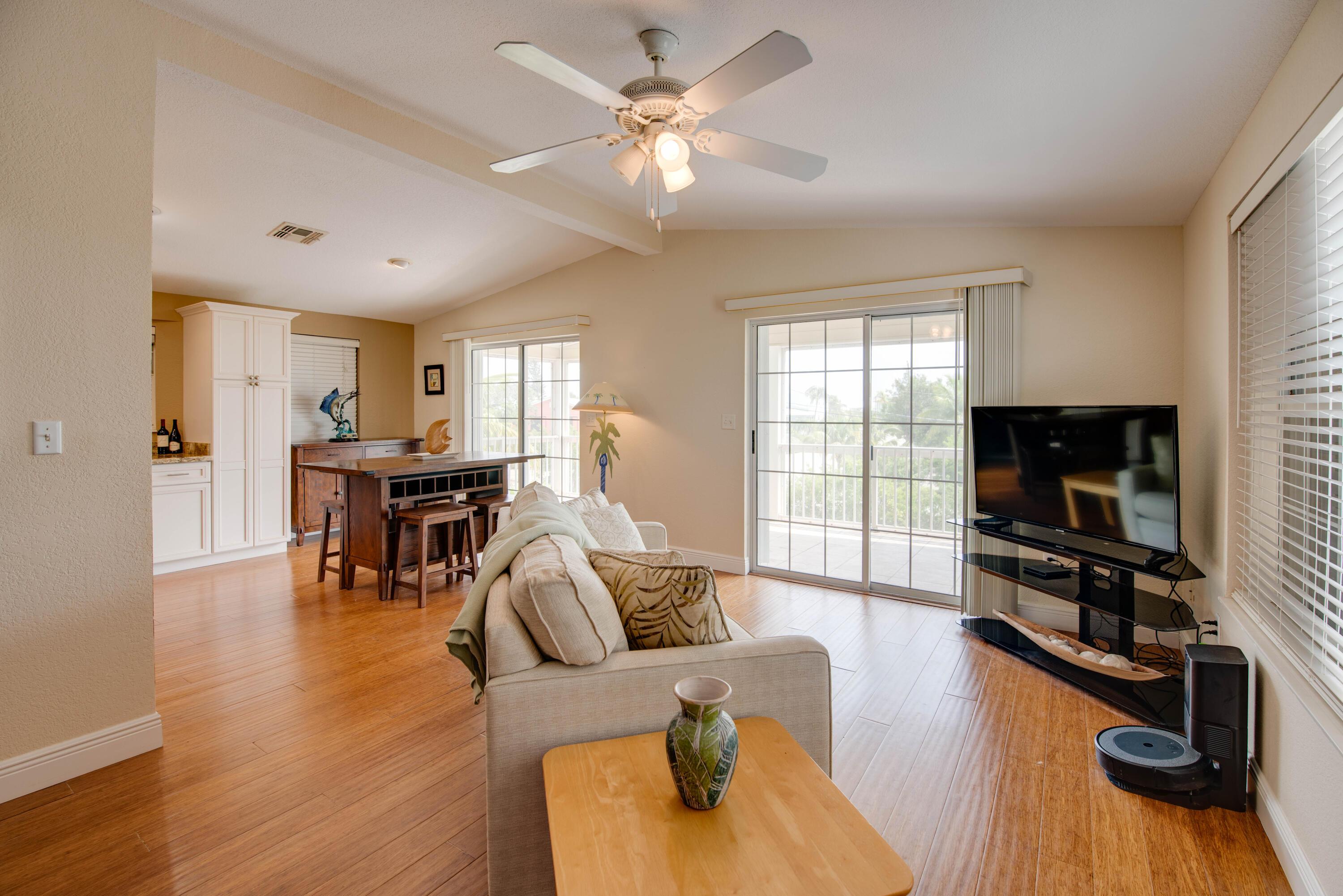 Image 3: Living Area