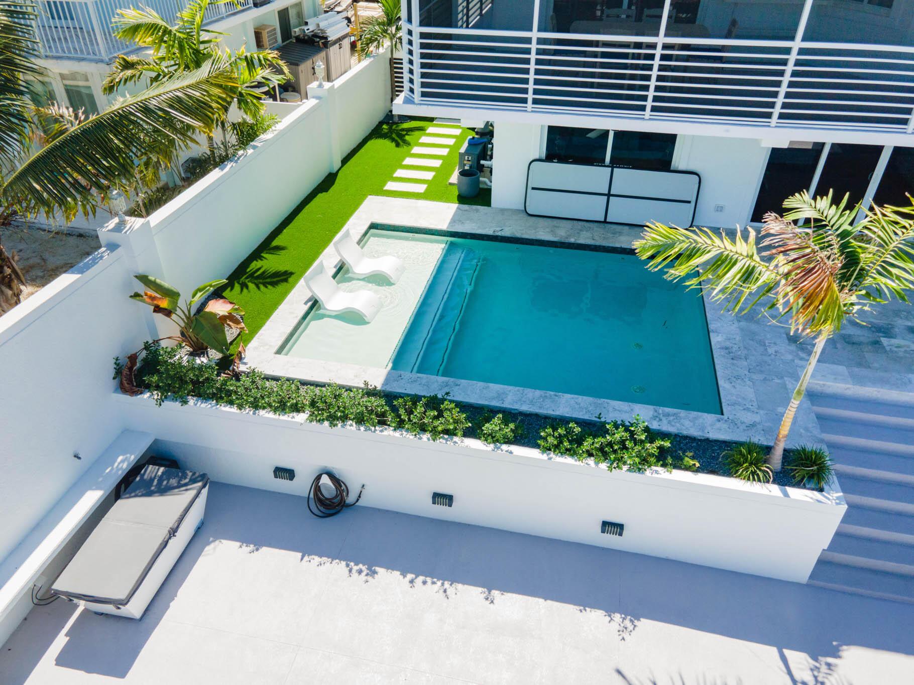 Image 3: Pool