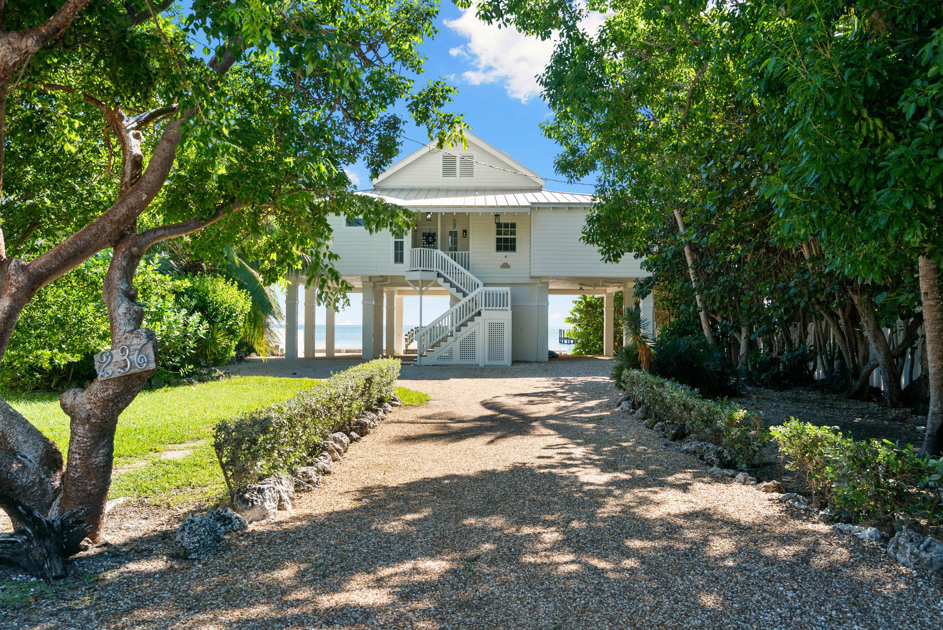 Image 3: Front Entrance