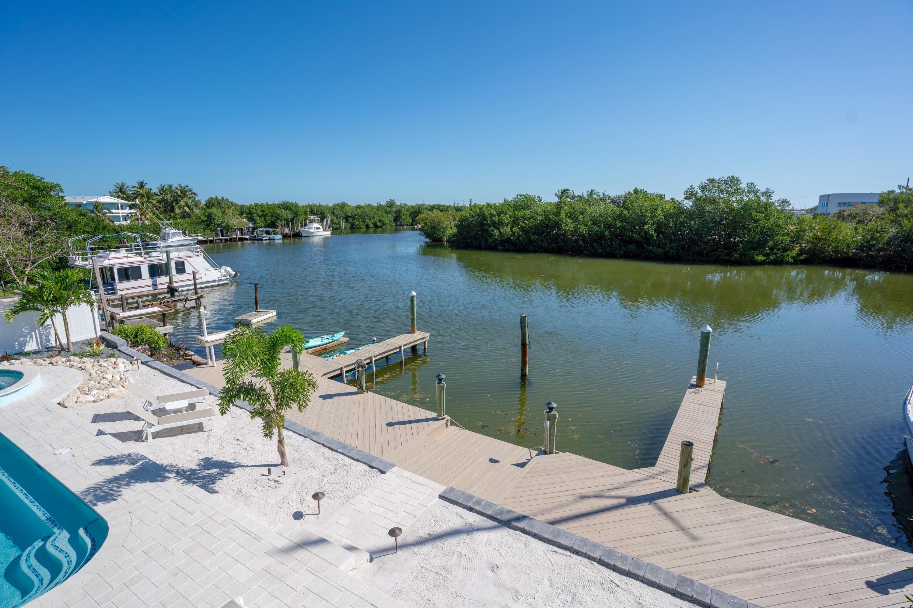 Image 3: 03 SaltyLime Dock 4