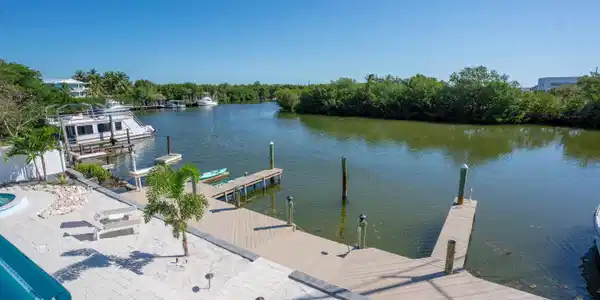 Image 3: 03 SaltyLime Dock 4