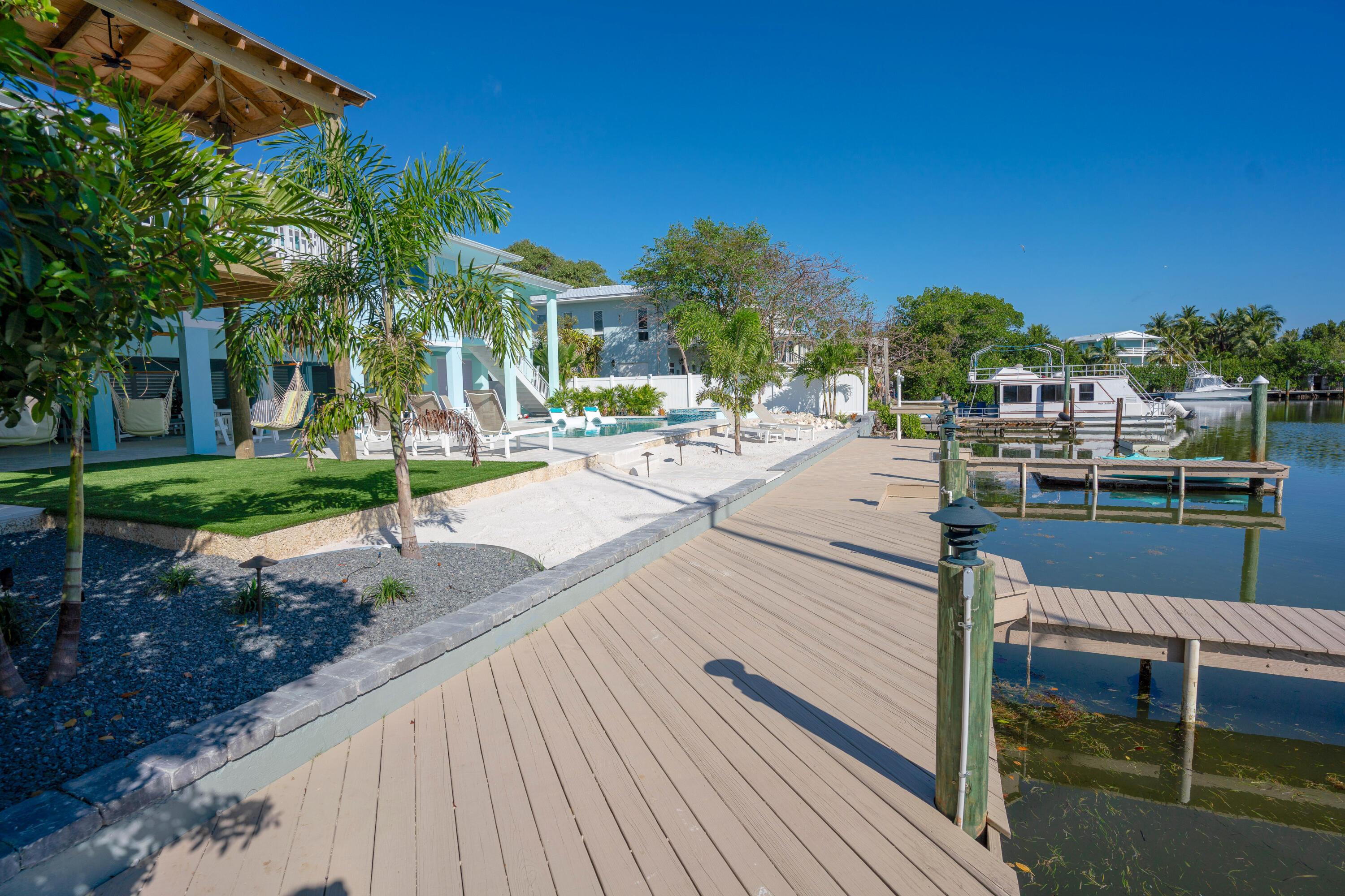 Image 4: 04 TheSaltyLime-Dock 2