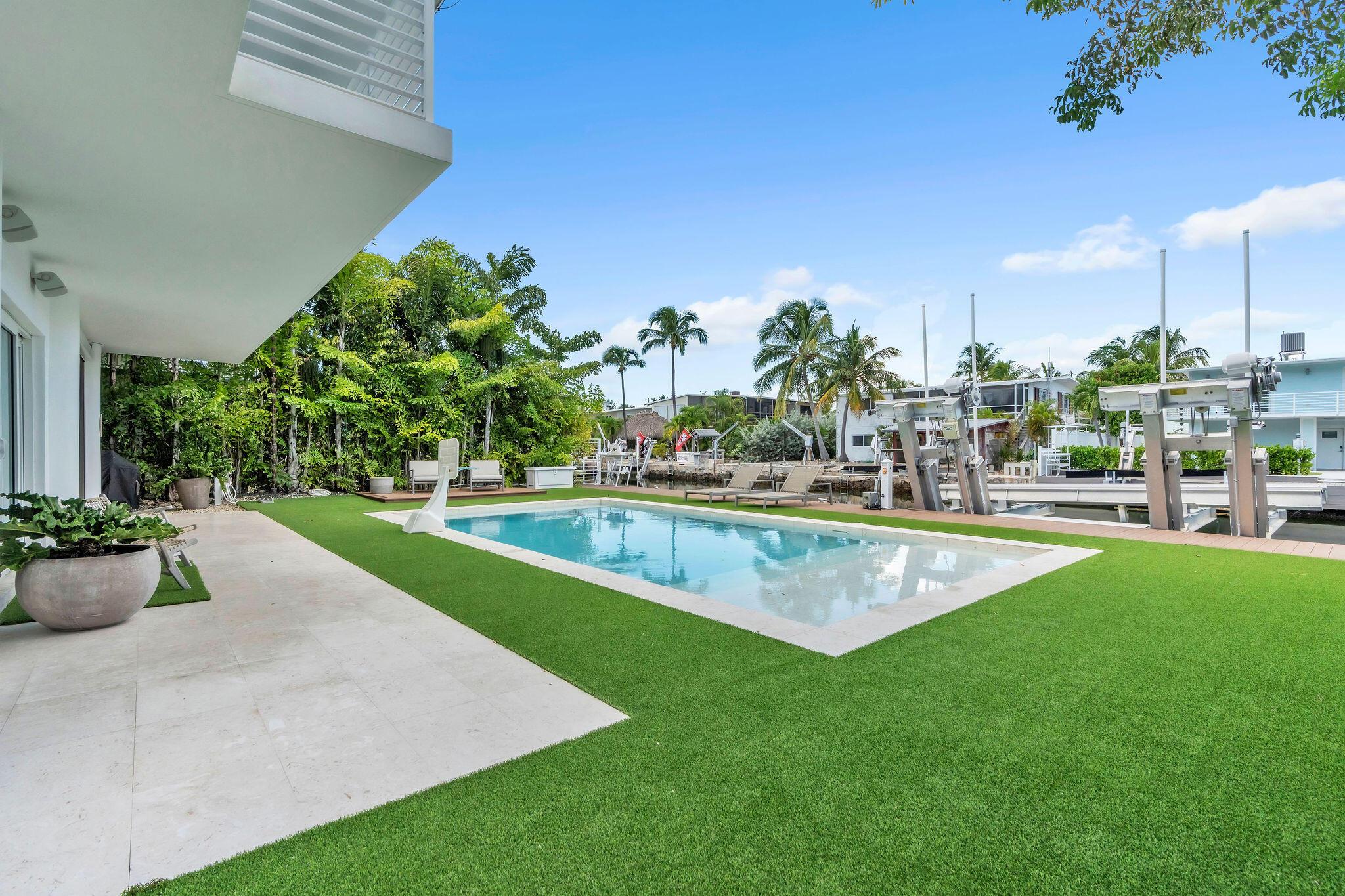 Image 4: Pool/dock