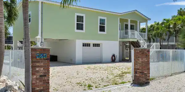 121 Venetian Drive