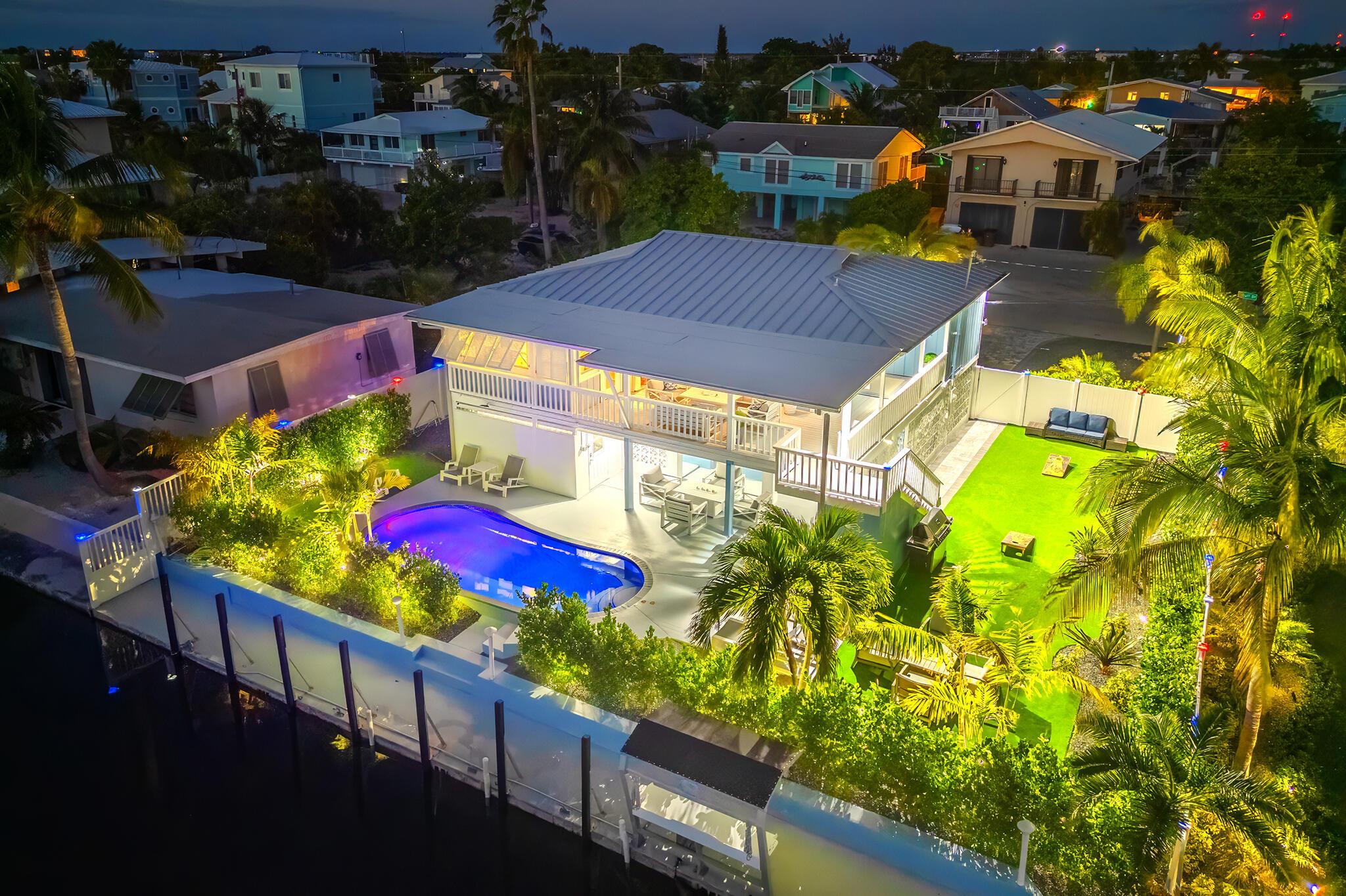 Image 2: Twilight Canal side