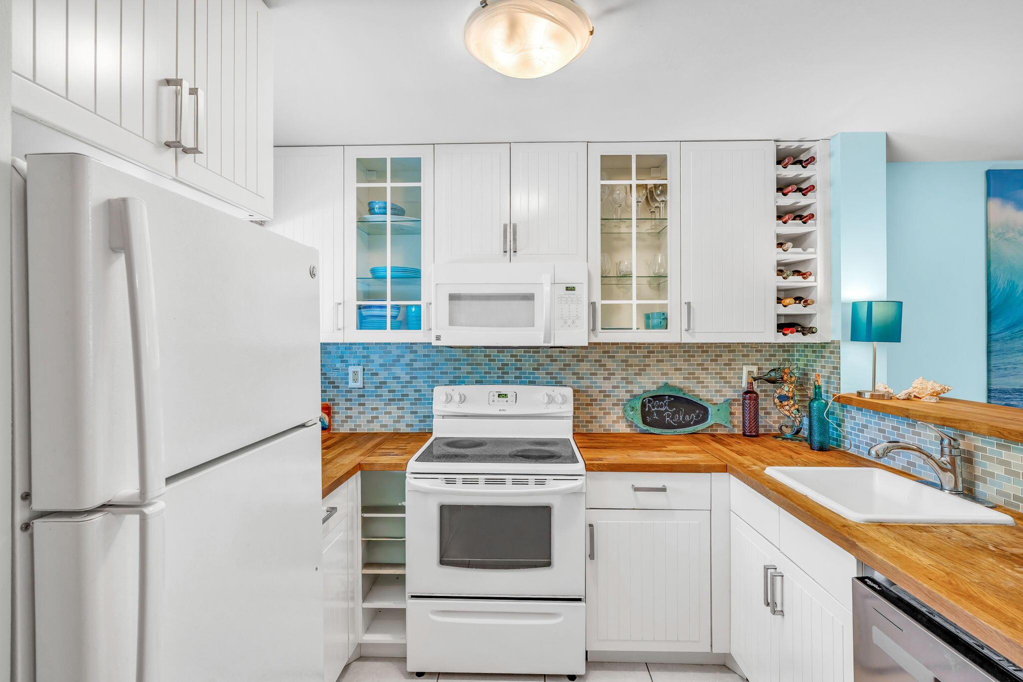 Image 2: 1-web-or-mls-98422 Windard Ave  - High E