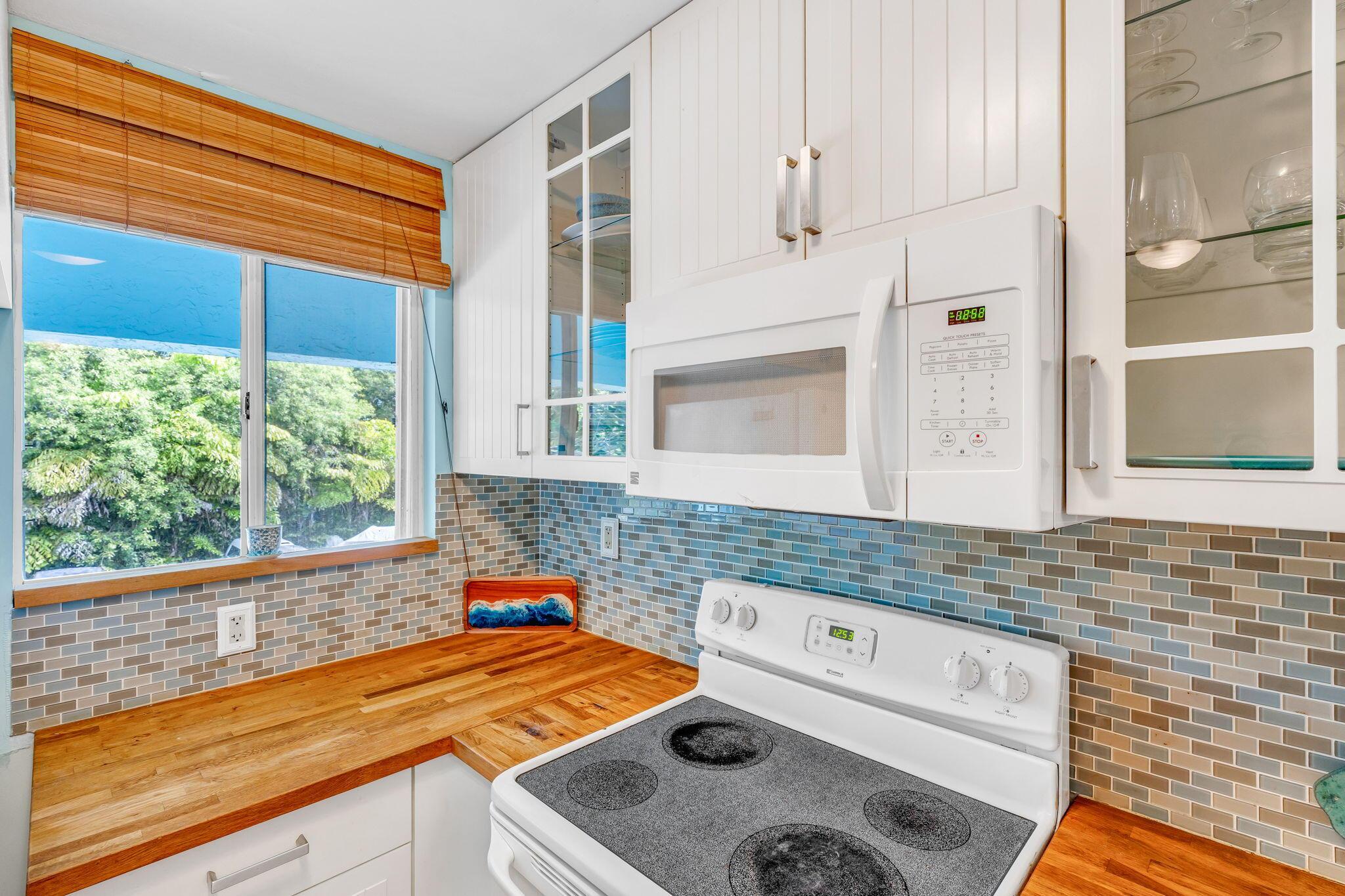 Image 3: 2-web-or-mls-98422 Windard Ave  - High E