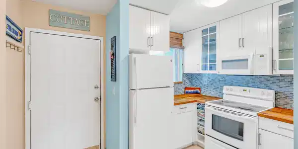 Image 4: 3-web-or-mls-98422 Windard Ave  - High E