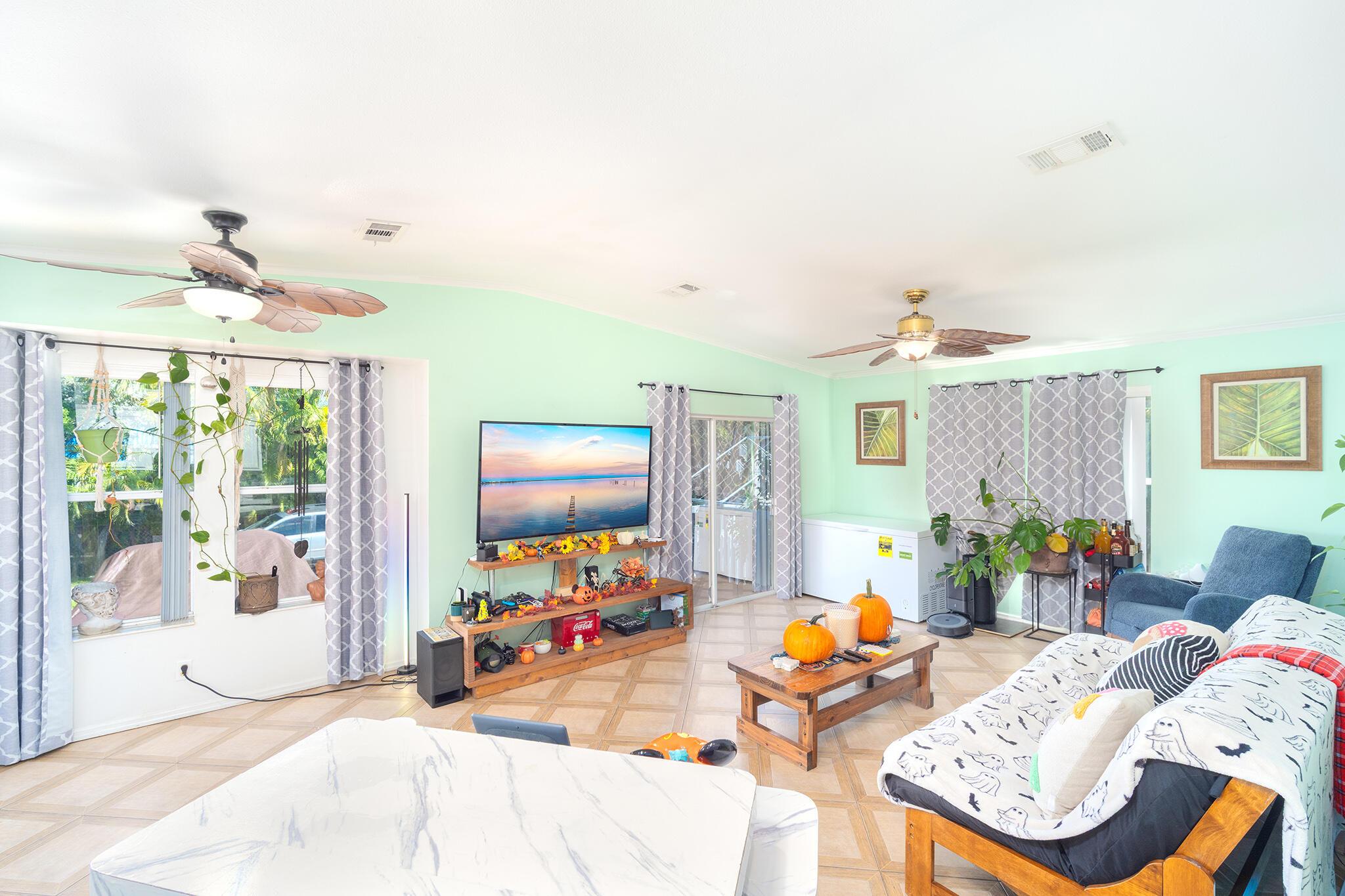 Image 3: 4 Coral Dr (web) - 054