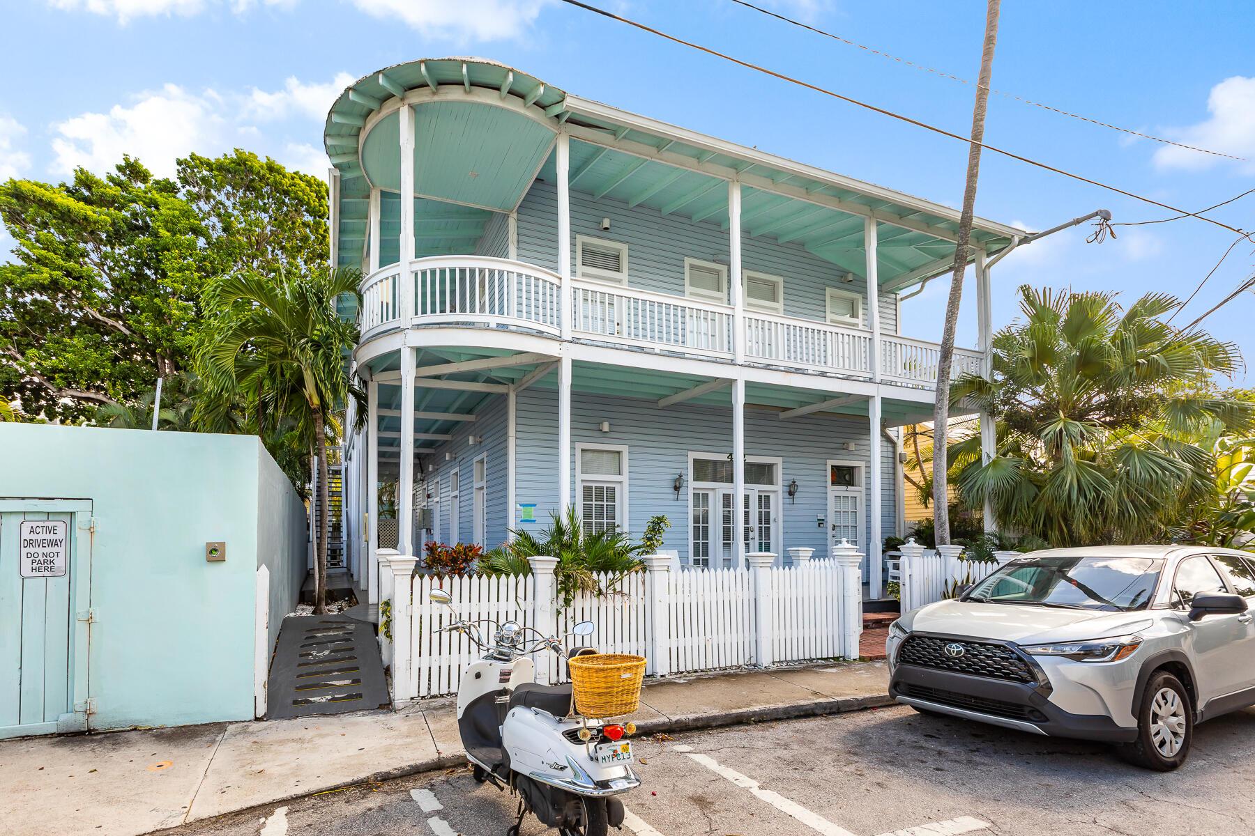 Image 3: 422 AMELIA ST #6 WEB-2