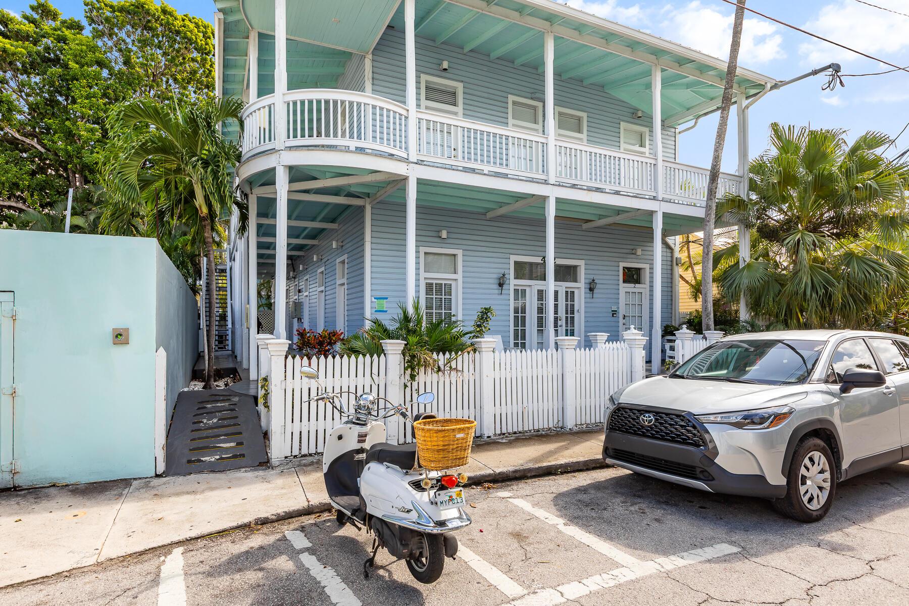 Image 4: 422 AMELIA ST #6 WEB-3