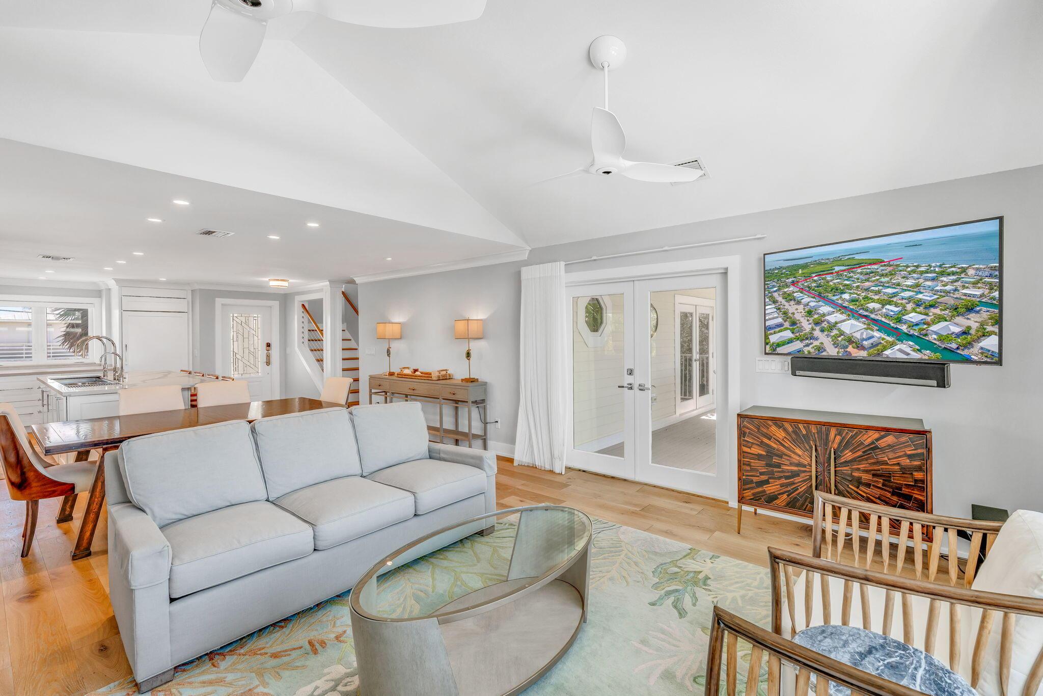 Image 4: Open Floor Plan